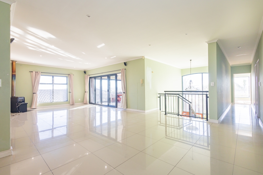 To Let 4 Bedroom Property for Rent in Kaapsig Western Cape